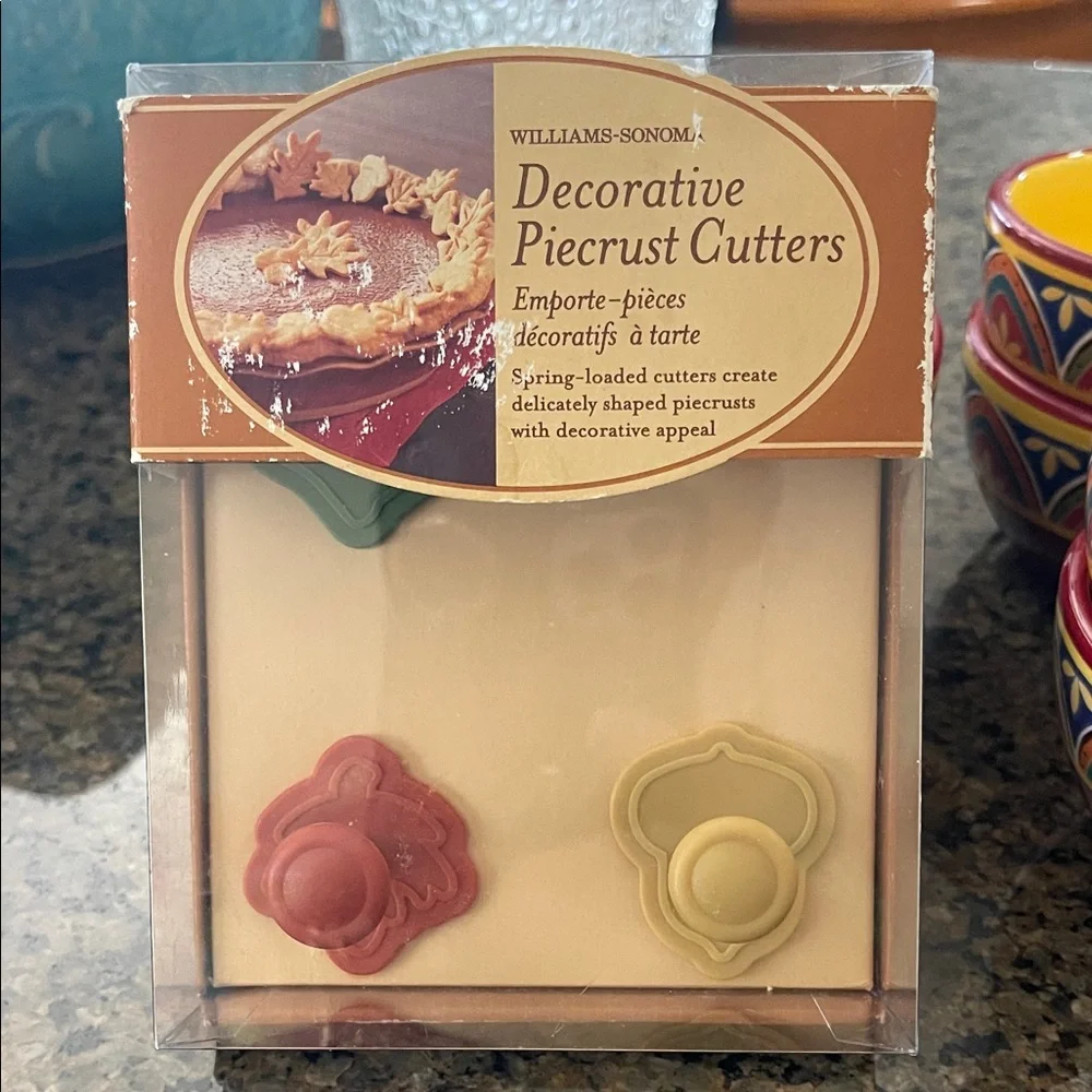 Williams Sonoma Red and Green Piecrust Cutters